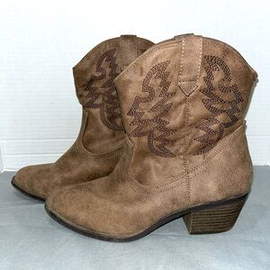 Fergalicious Voila Cowboy Boots Doe Brown Booties Women's Size 5.5M Concert Work
